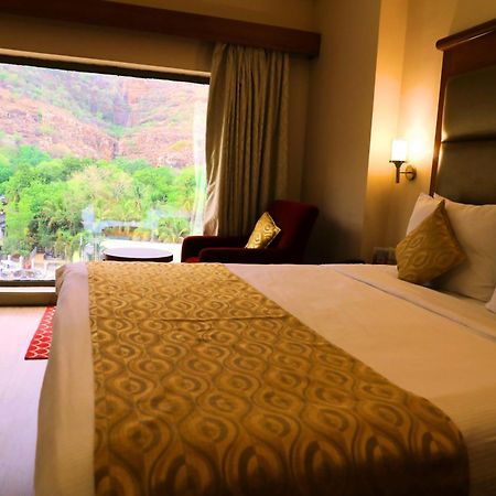 Raj Park- Hill View Hotel Tirupati Eksteriør billede