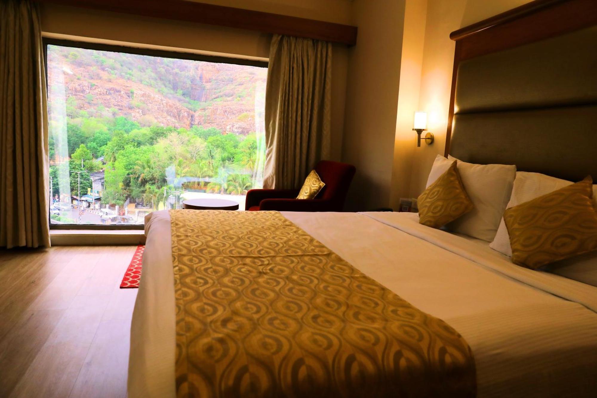 Raj Park- Hill View Hotel Tirupati Eksteriør billede