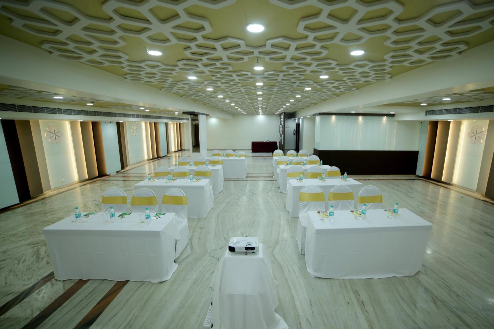 Raj Park- Hill View Hotel Tirupati Eksteriør billede
