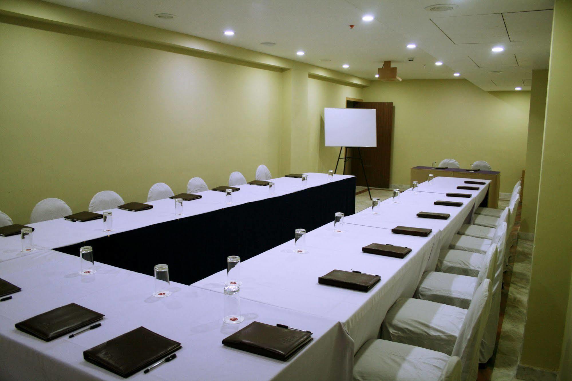 Raj Park- Hill View Hotel Tirupati Eksteriør billede