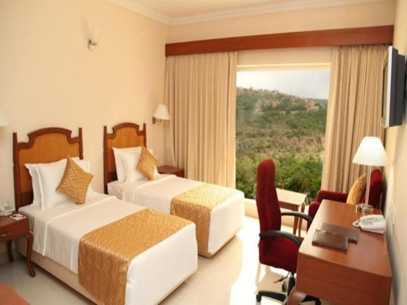 Raj Park- Hill View Hotel Tirupati Eksteriør billede