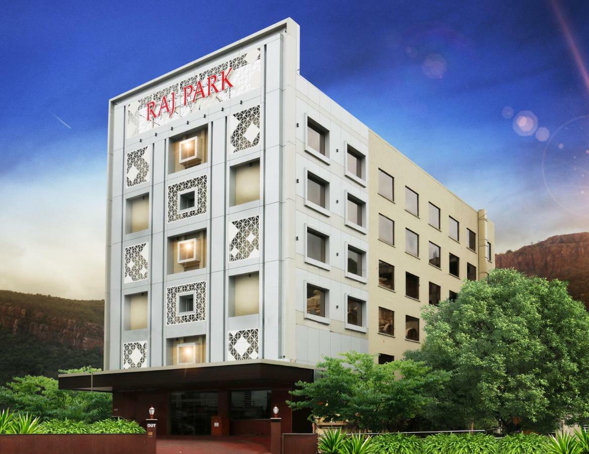 Raj Park- Hill View Hotel Tirupati Eksteriør billede